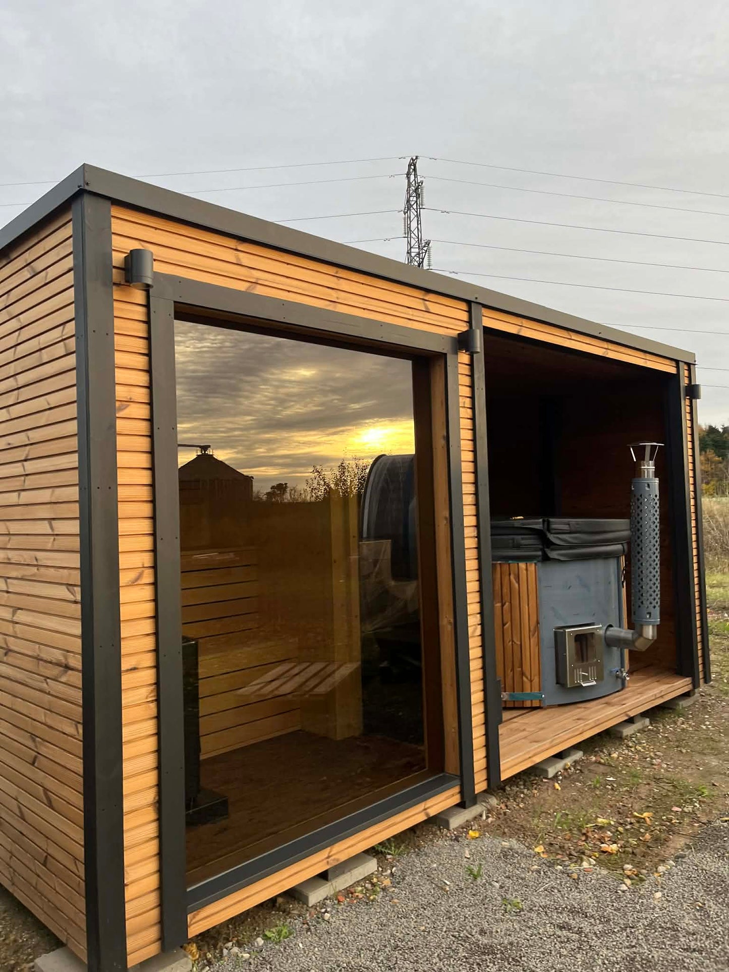 Luksuriøs Rammesauna med Brændefyret Harvia Ovn og Område til Vildmarksbad (uden vildmarksbad)