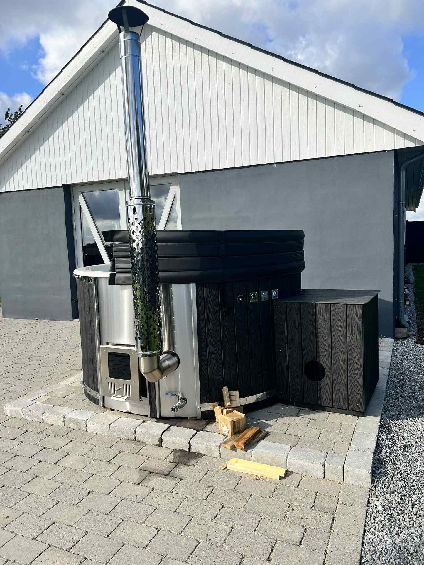 Design selv – Vildmarksbad Integreret ovn rund