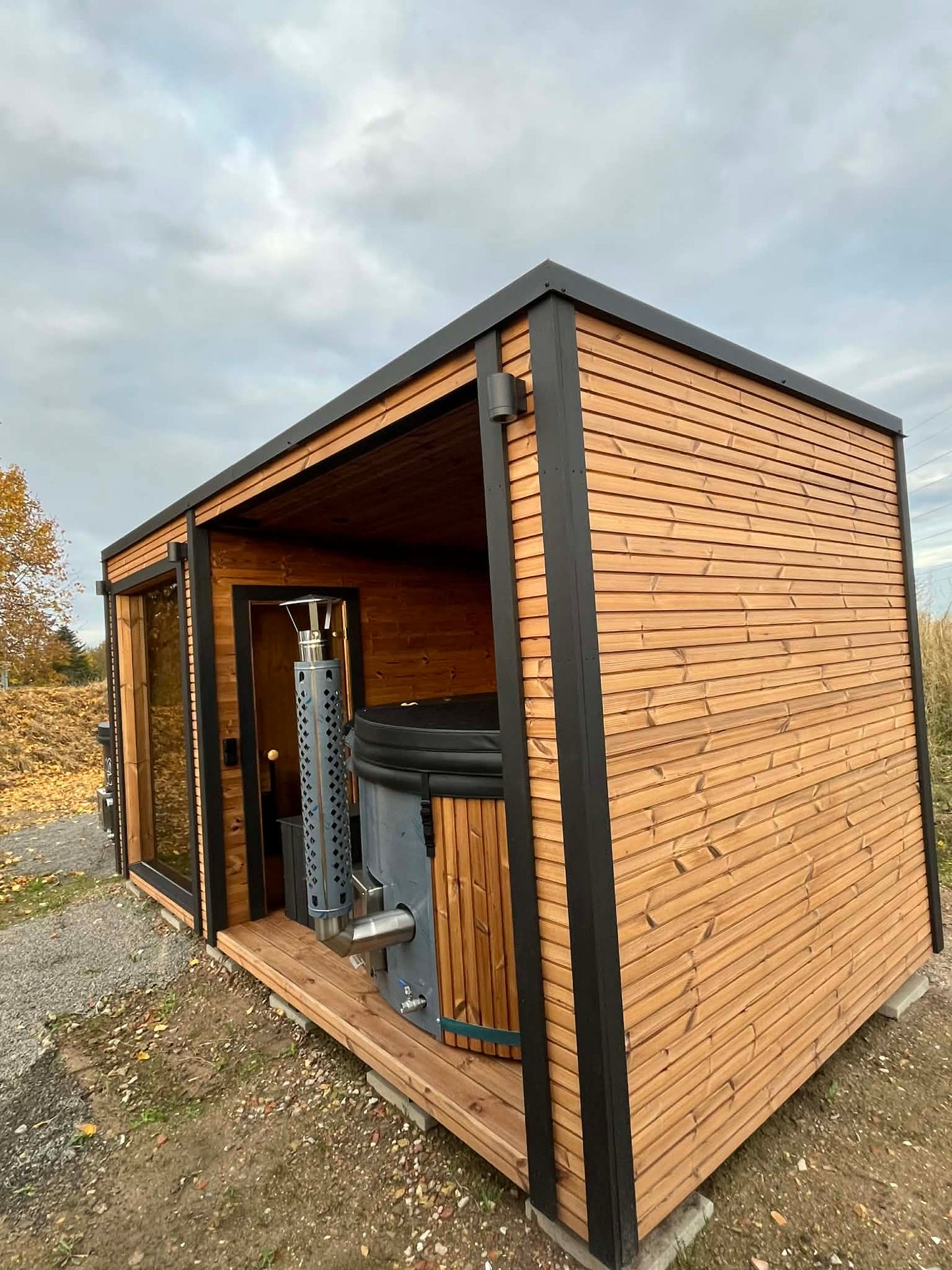 Luksuriøs Rammesauna med Brændefyret Harvia Ovn og Område til Vildmarksbad (uden vildmarksbad)